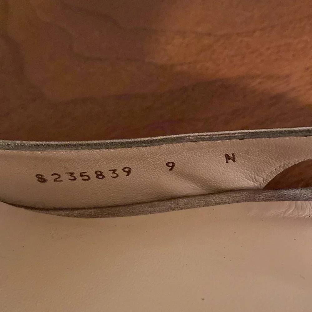 Stuart Weitzman - Picture 12 of 15